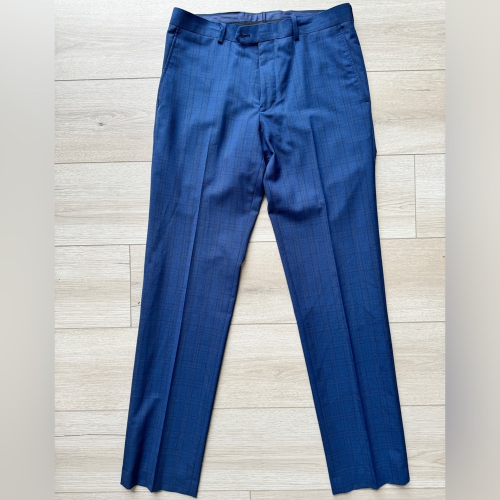 BAR III Men’s Slim Fit Suit Pant. Size 32/34. Navy, Pattern.